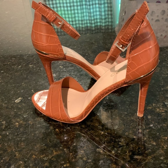 •Aldo “Kalanda” Cognac Heels W/ Buckled  Strap & Gold Toned Hardware GORGEOUS!• - Picture 1 of 14
